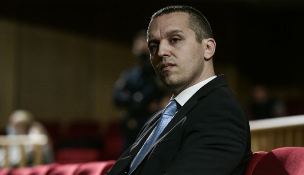 A generic square placeholder image with rounded corners in a figure.