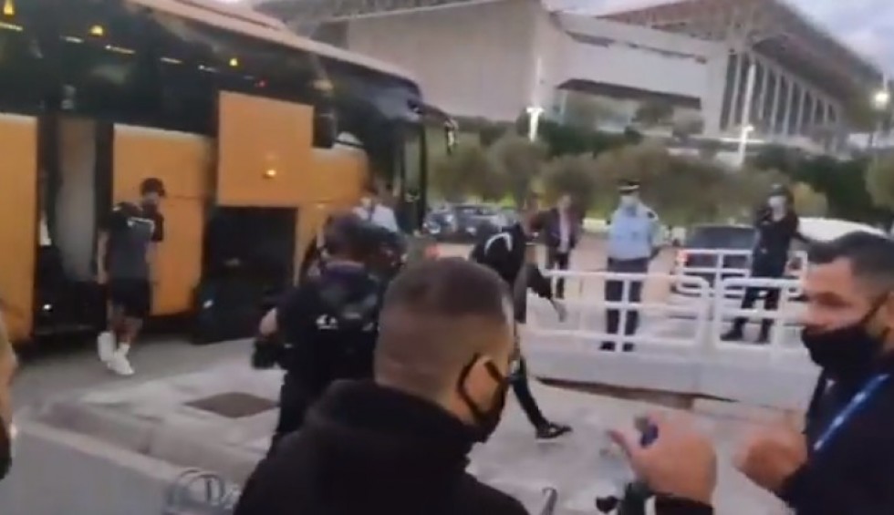 A generic square placeholder image with rounded corners in a figure.