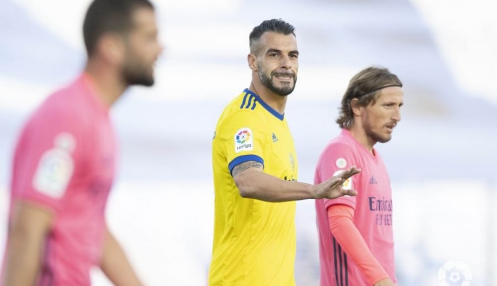 A generic square placeholder image with rounded corners in a figure.