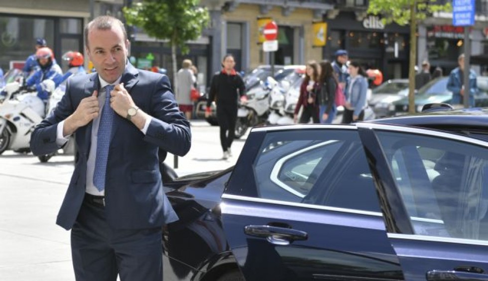 A generic square placeholder image with rounded corners in a figure.