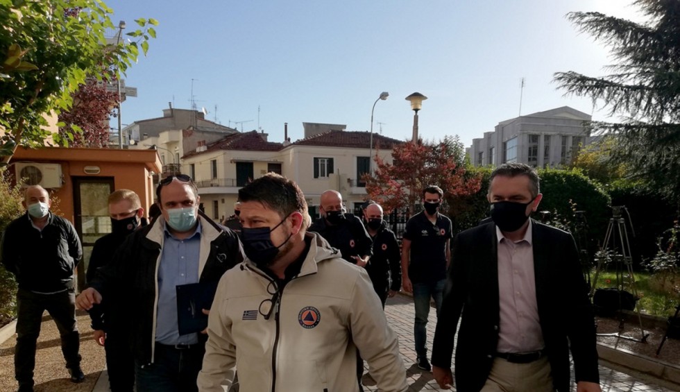 A generic square placeholder image with rounded corners in a figure.