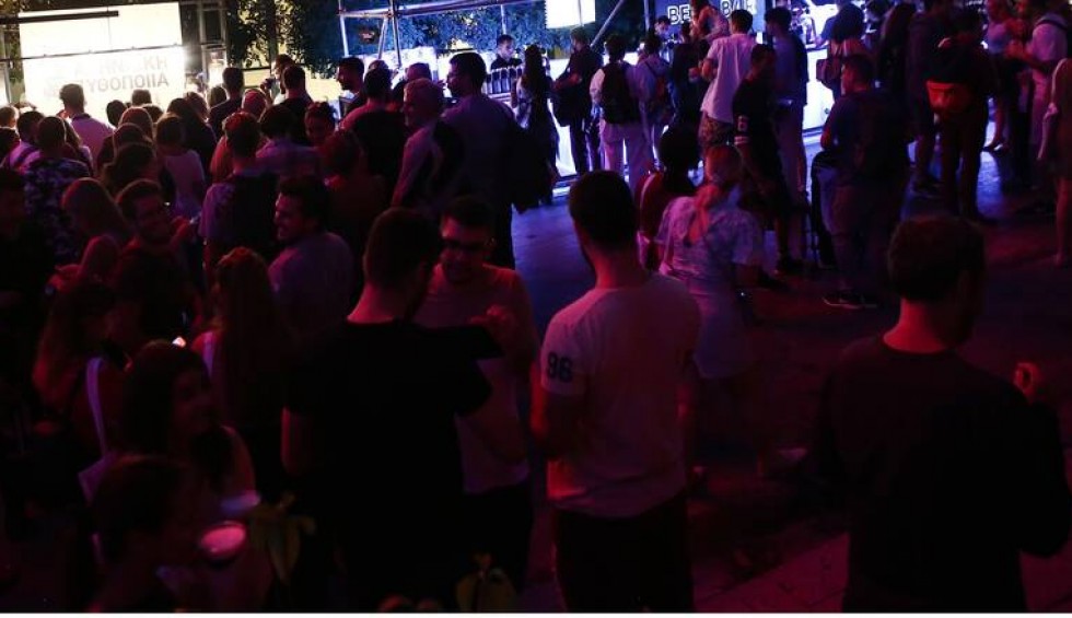 A generic square placeholder image with rounded corners in a figure.