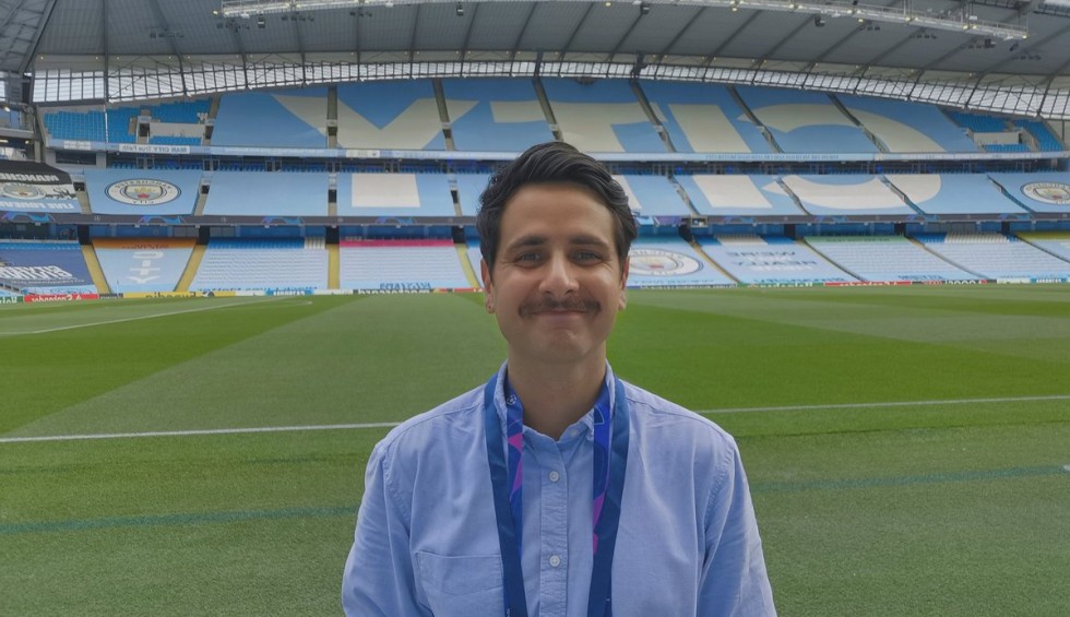 A generic square placeholder image with rounded corners in a figure.