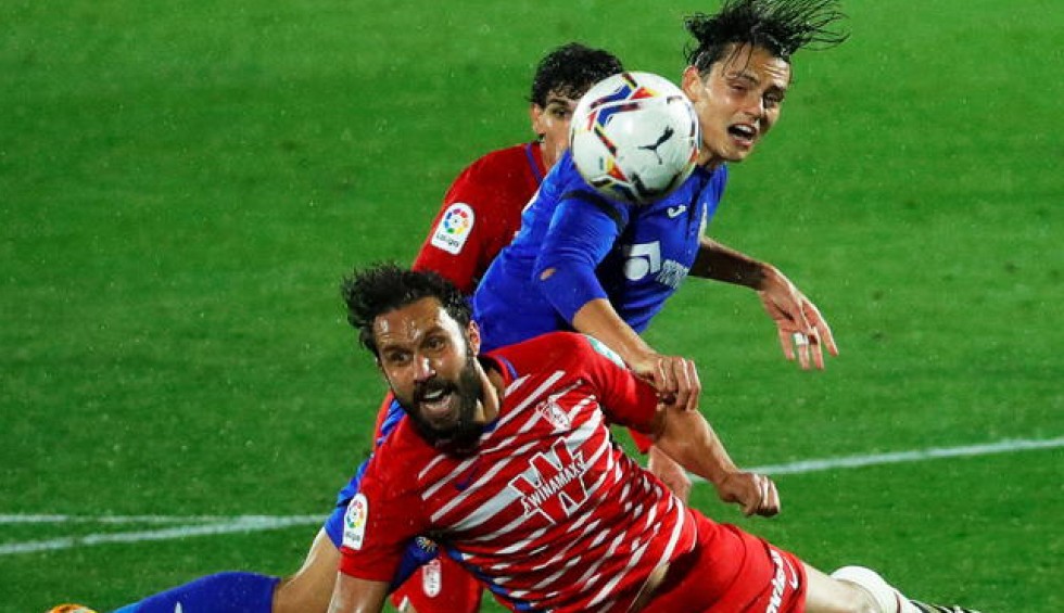 A generic square placeholder image with rounded corners in a figure.