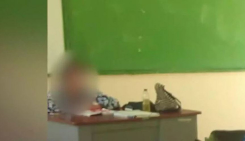 A generic square placeholder image with rounded corners in a figure.