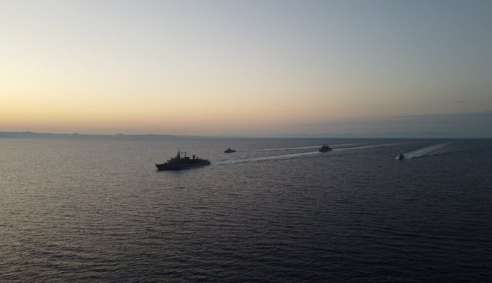 A generic square placeholder image with rounded corners in a figure.