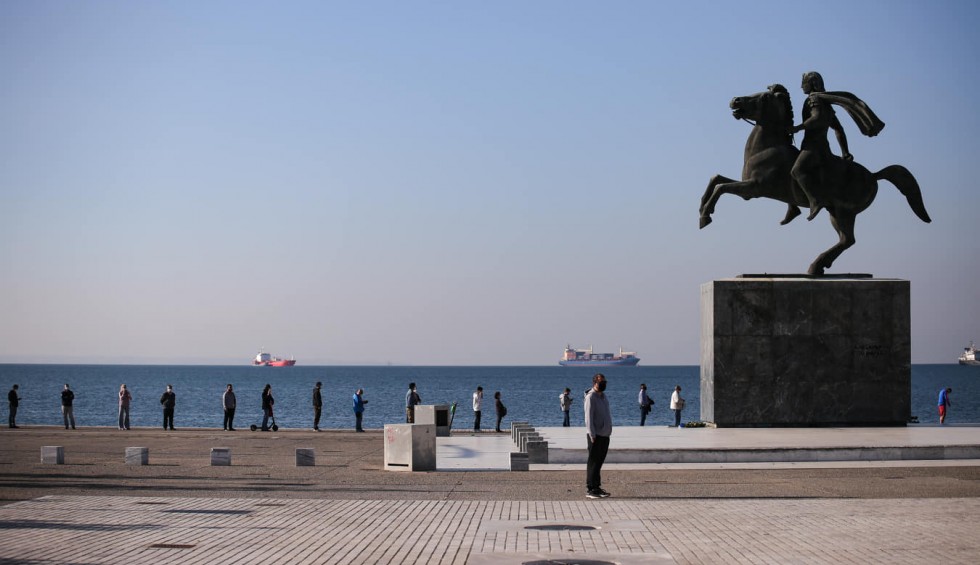 A generic square placeholder image with rounded corners in a figure.