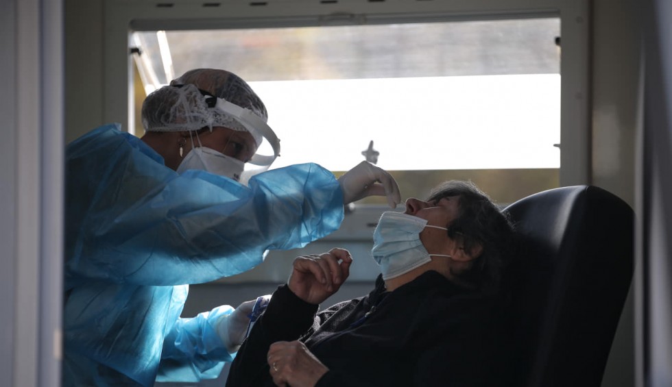 A generic square placeholder image with rounded corners in a figure.