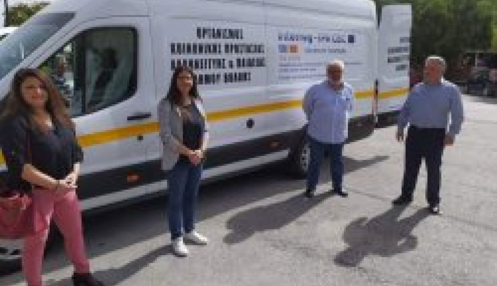 A generic square placeholder image with rounded corners in a figure.