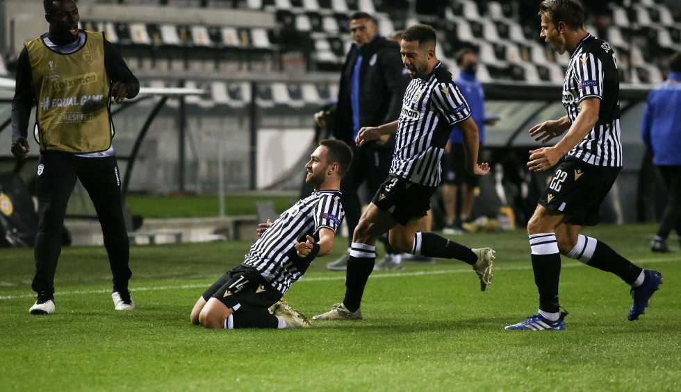 A generic square placeholder image with rounded corners in a figure.