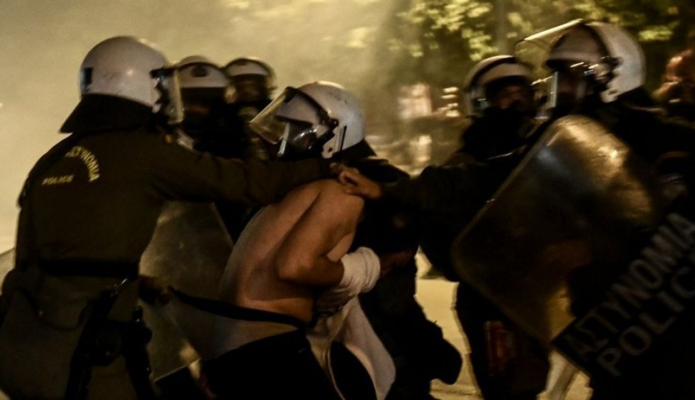 A generic square placeholder image with rounded corners in a figure.