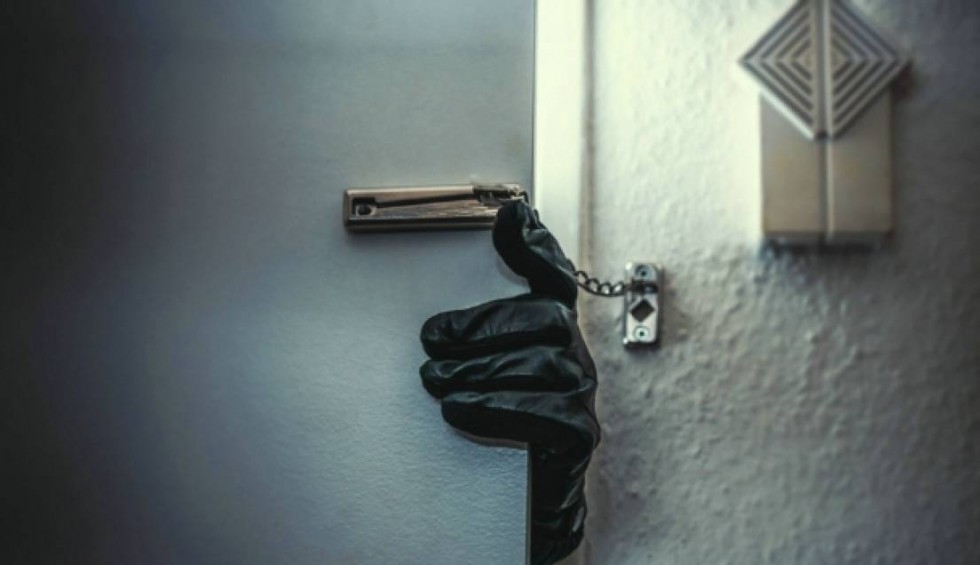 A generic square placeholder image with rounded corners in a figure.