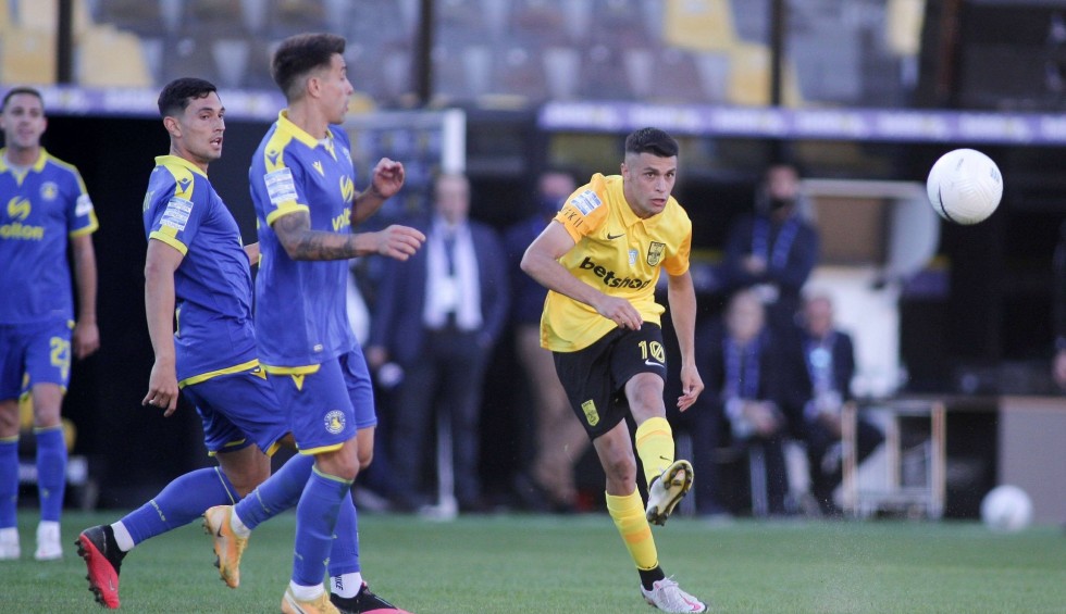 A generic square placeholder image with rounded corners in a figure.