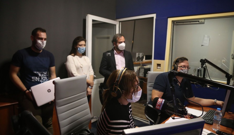 A generic square placeholder image with rounded corners in a figure.