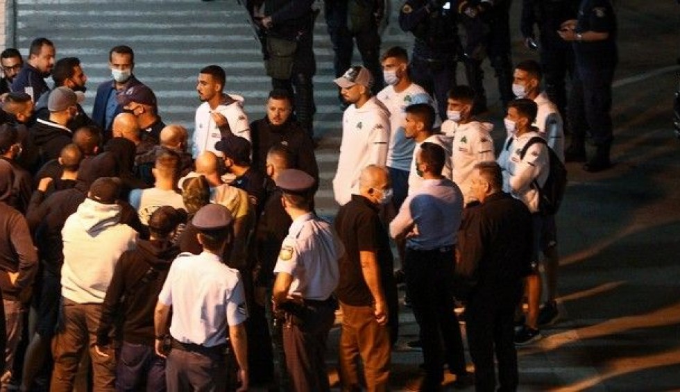 A generic square placeholder image with rounded corners in a figure.