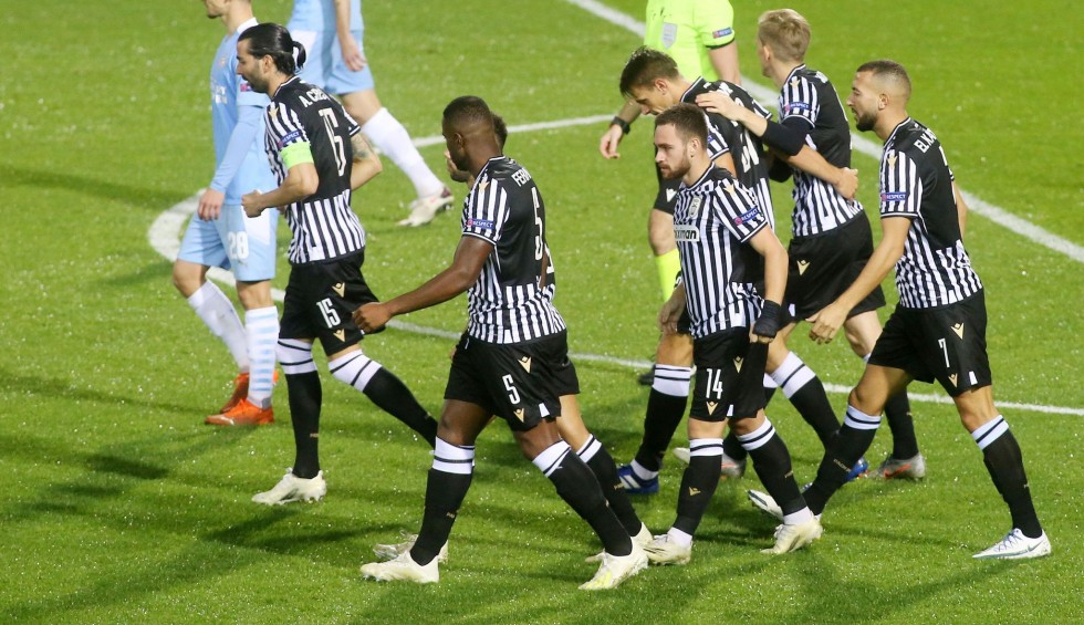 A generic square placeholder image with rounded corners in a figure.