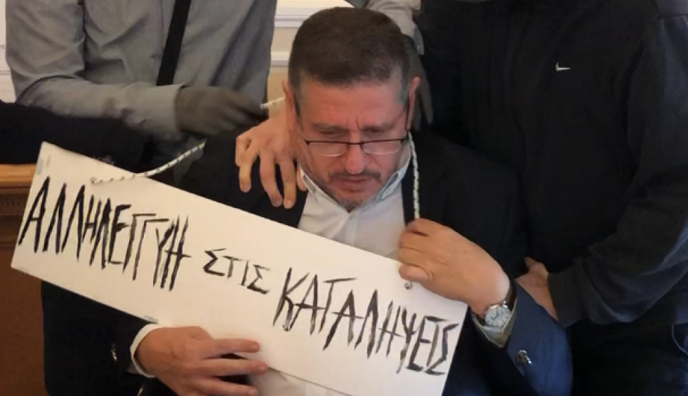 A generic square placeholder image with rounded corners in a figure.