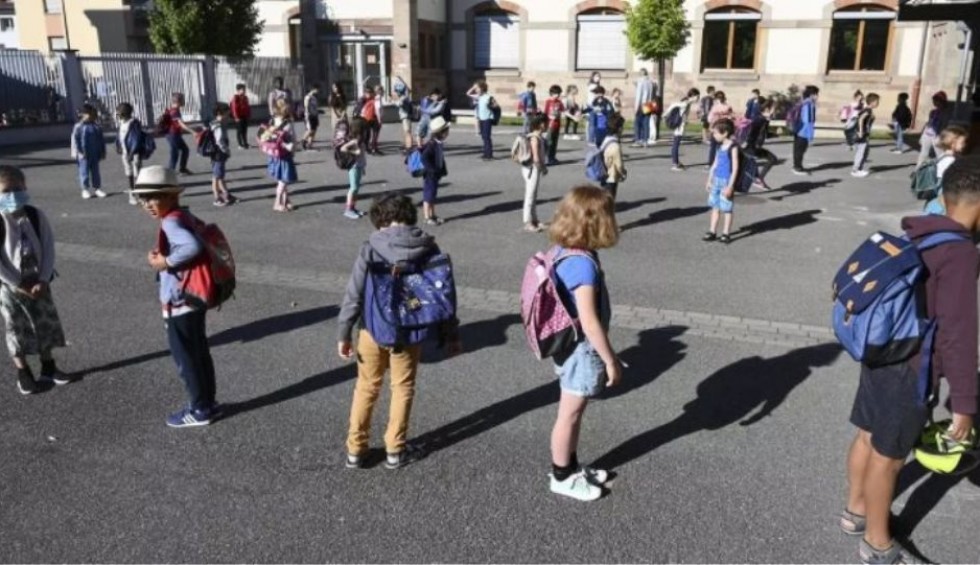 A generic square placeholder image with rounded corners in a figure.