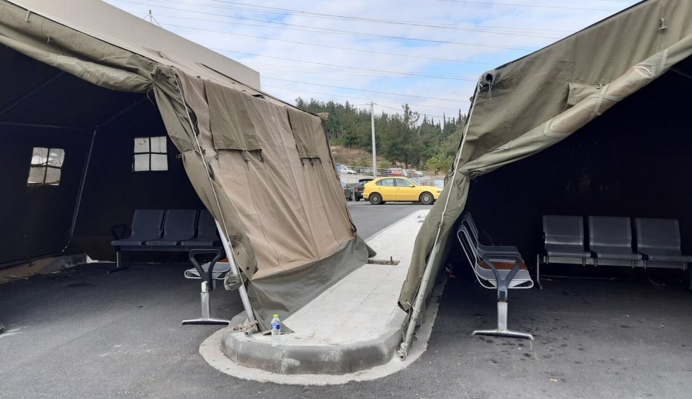 A generic square placeholder image with rounded corners in a figure.