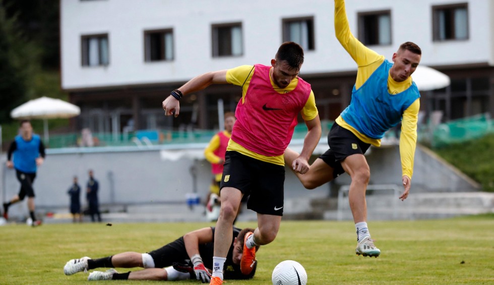 A generic square placeholder image with rounded corners in a figure.