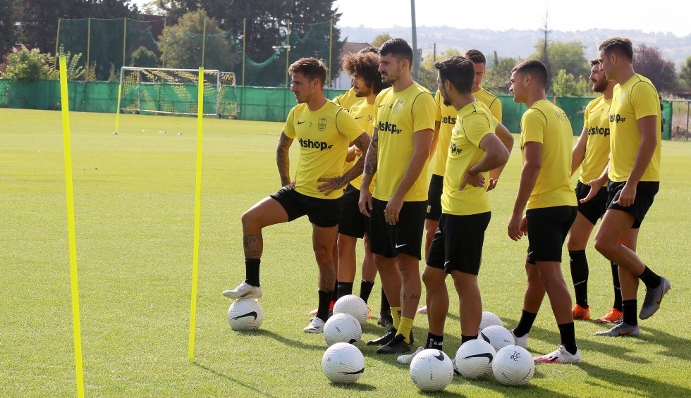 A generic square placeholder image with rounded corners in a figure.