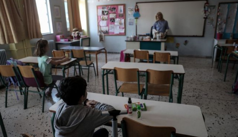 A generic square placeholder image with rounded corners in a figure.