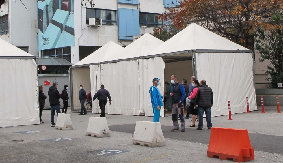 A generic square placeholder image with rounded corners in a figure.