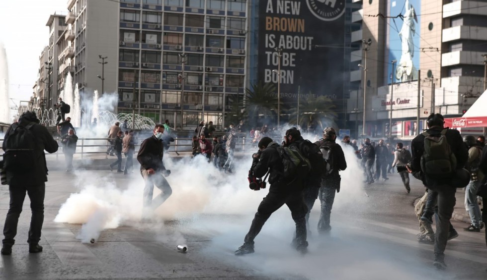 A generic square placeholder image with rounded corners in a figure.