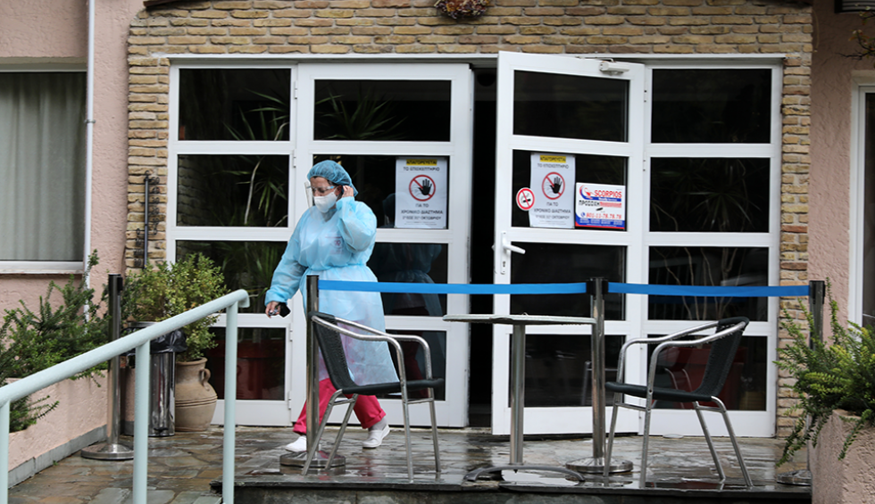 A generic square placeholder image with rounded corners in a figure.