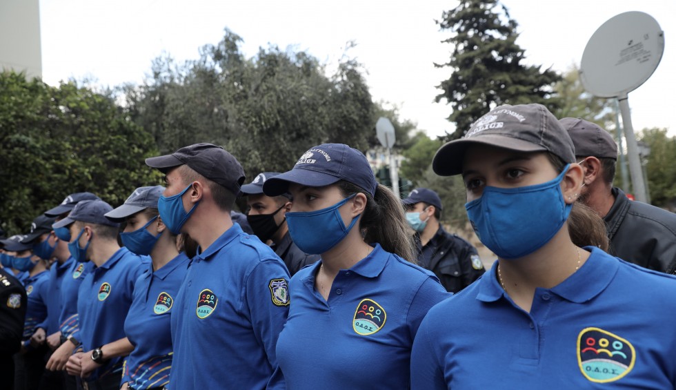 A generic square placeholder image with rounded corners in a figure.