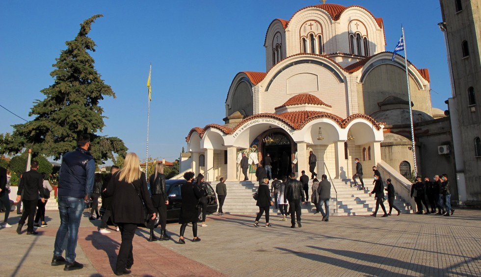 A generic square placeholder image with rounded corners in a figure.