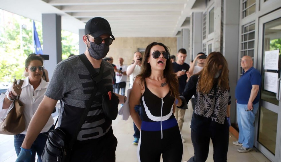 A generic square placeholder image with rounded corners in a figure.