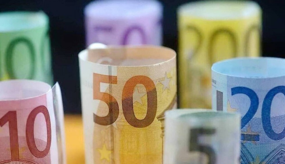 A generic square placeholder image with rounded corners in a figure.