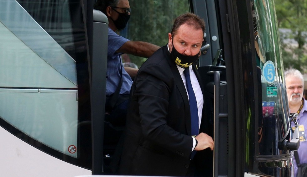 A generic square placeholder image with rounded corners in a figure.