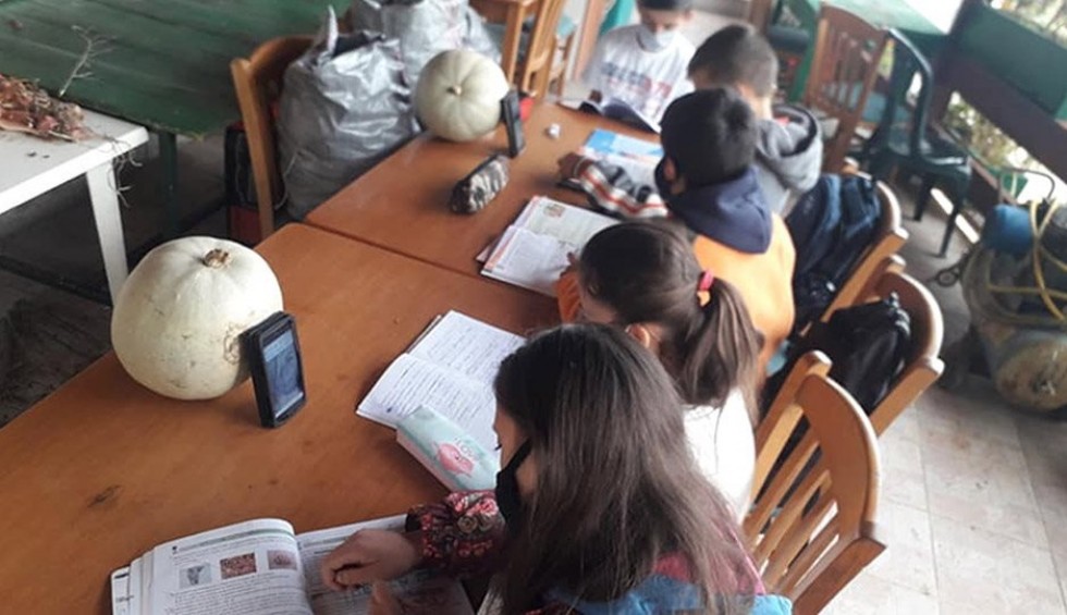 A generic square placeholder image with rounded corners in a figure.