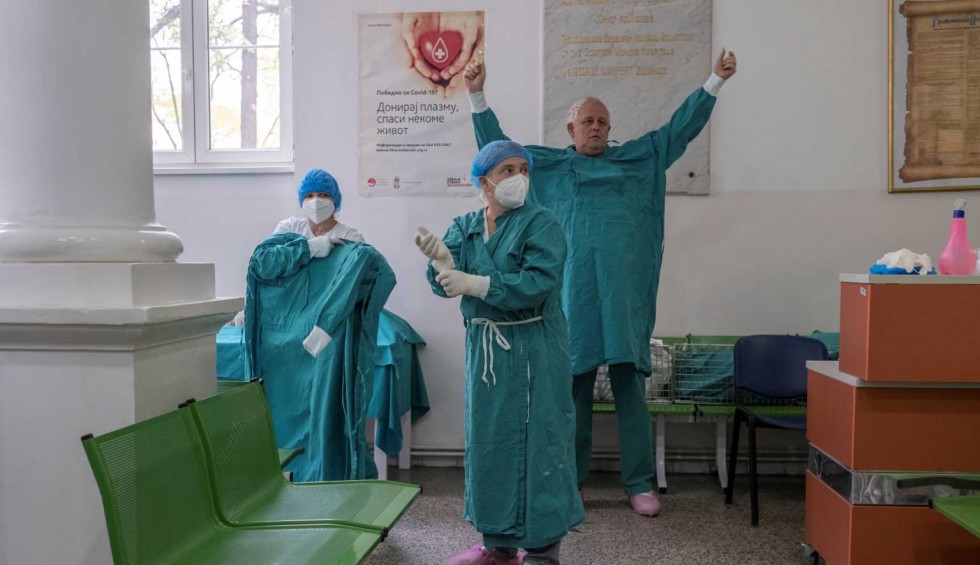 A generic square placeholder image with rounded corners in a figure.