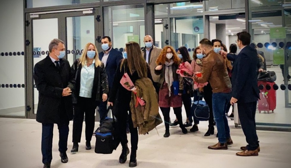 A generic square placeholder image with rounded corners in a figure.