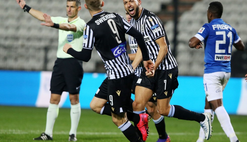 A generic square placeholder image with rounded corners in a figure.