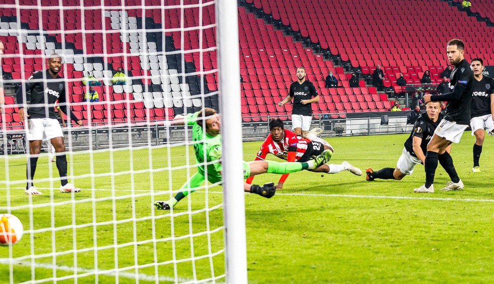 A generic square placeholder image with rounded corners in a figure.