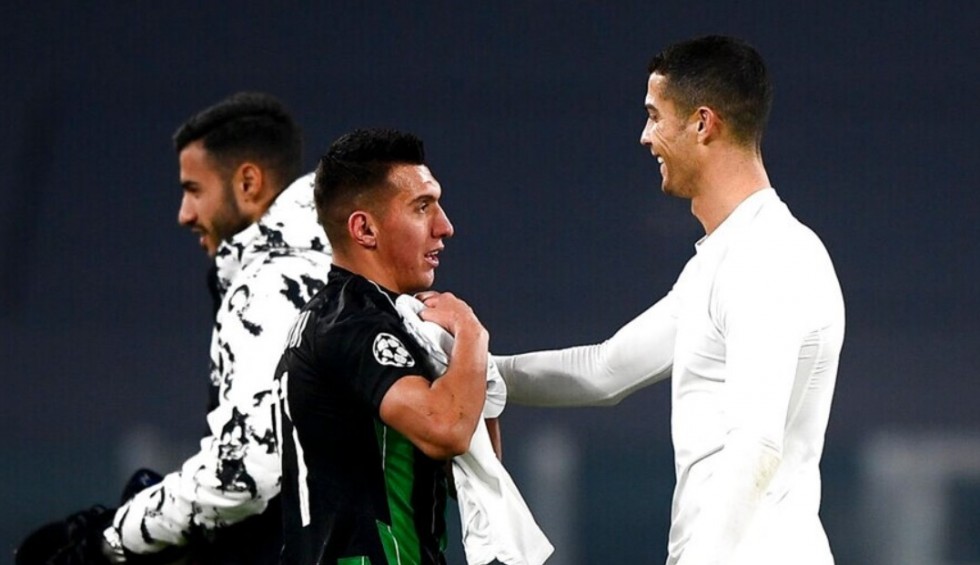 A generic square placeholder image with rounded corners in a figure.