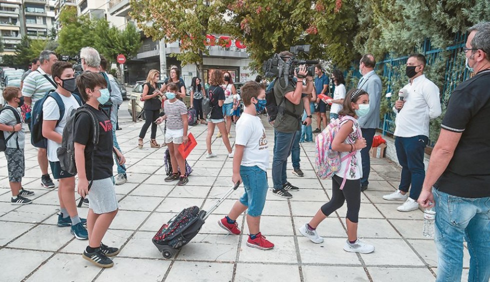 A generic square placeholder image with rounded corners in a figure.