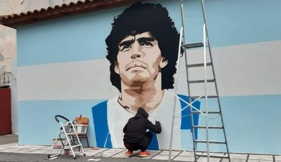 A generic square placeholder image with rounded corners in a figure.