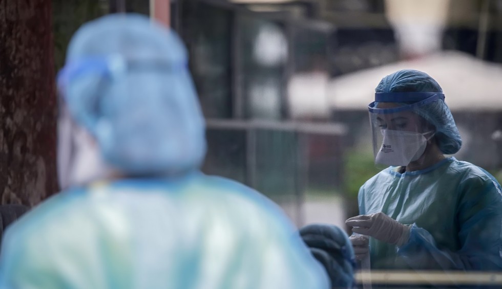 A generic square placeholder image with rounded corners in a figure.