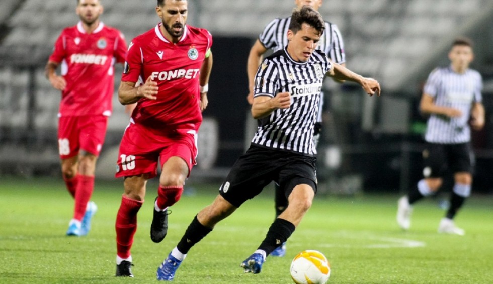 A generic square placeholder image with rounded corners in a figure.