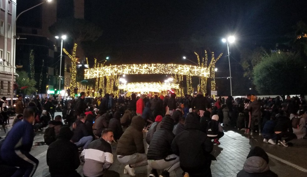 A generic square placeholder image with rounded corners in a figure.