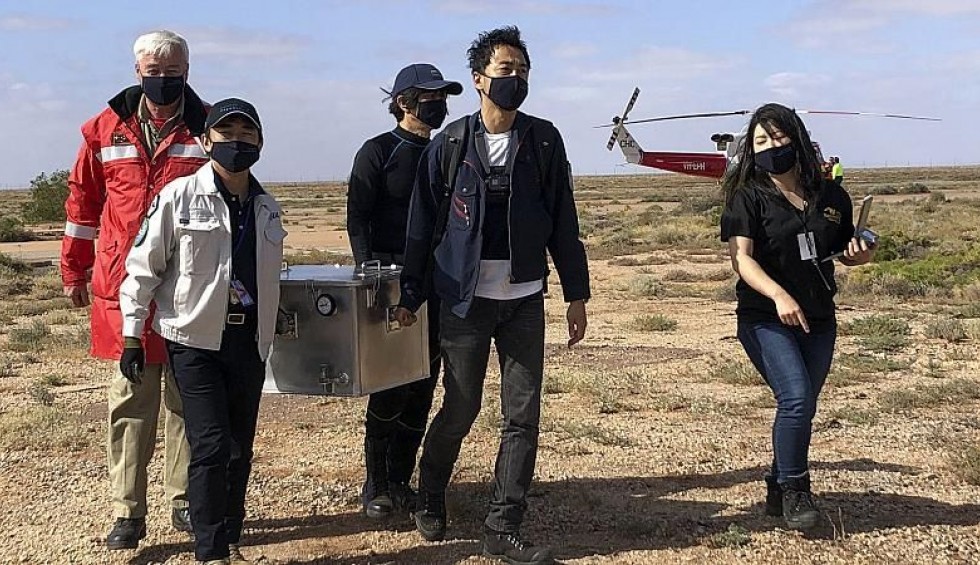 A generic square placeholder image with rounded corners in a figure.