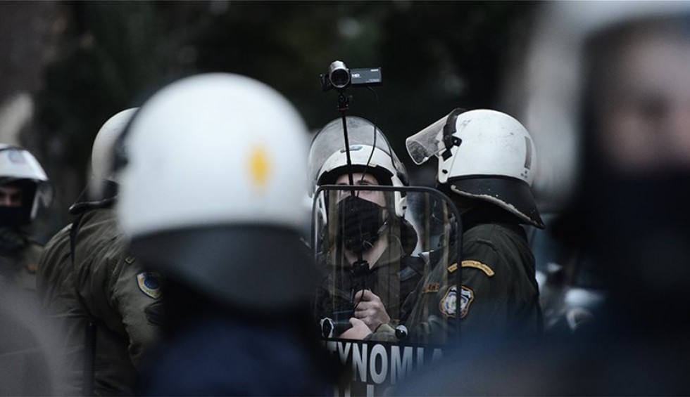 A generic square placeholder image with rounded corners in a figure.