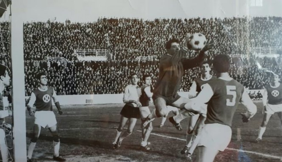 A generic square placeholder image with rounded corners in a figure.