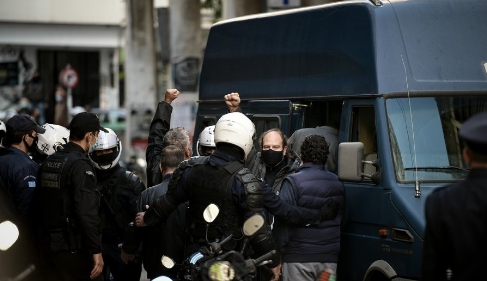 A generic square placeholder image with rounded corners in a figure.