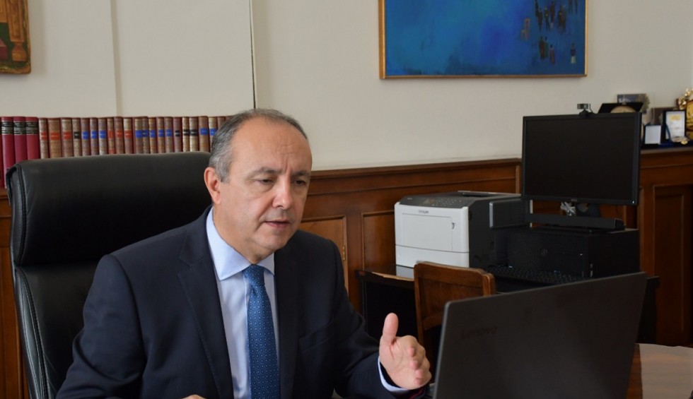 A generic square placeholder image with rounded corners in a figure.